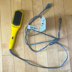 Dry Bar Brush Crush hair straightener. Excellent condition.